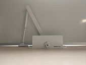 Дверной доводчик для двери морозостойкий до 95 кг mantella белый